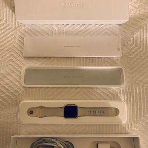 Apple Watch Sport 38mm in Gold and Bone White band